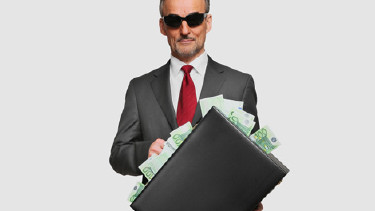 Mann mit Sonnenbrille und Geldkoffer